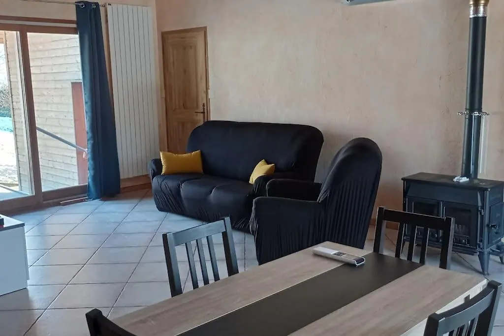 Chalet 2 Chambres En Savoie Pour 1 A 4 Personnes Gerbaix France